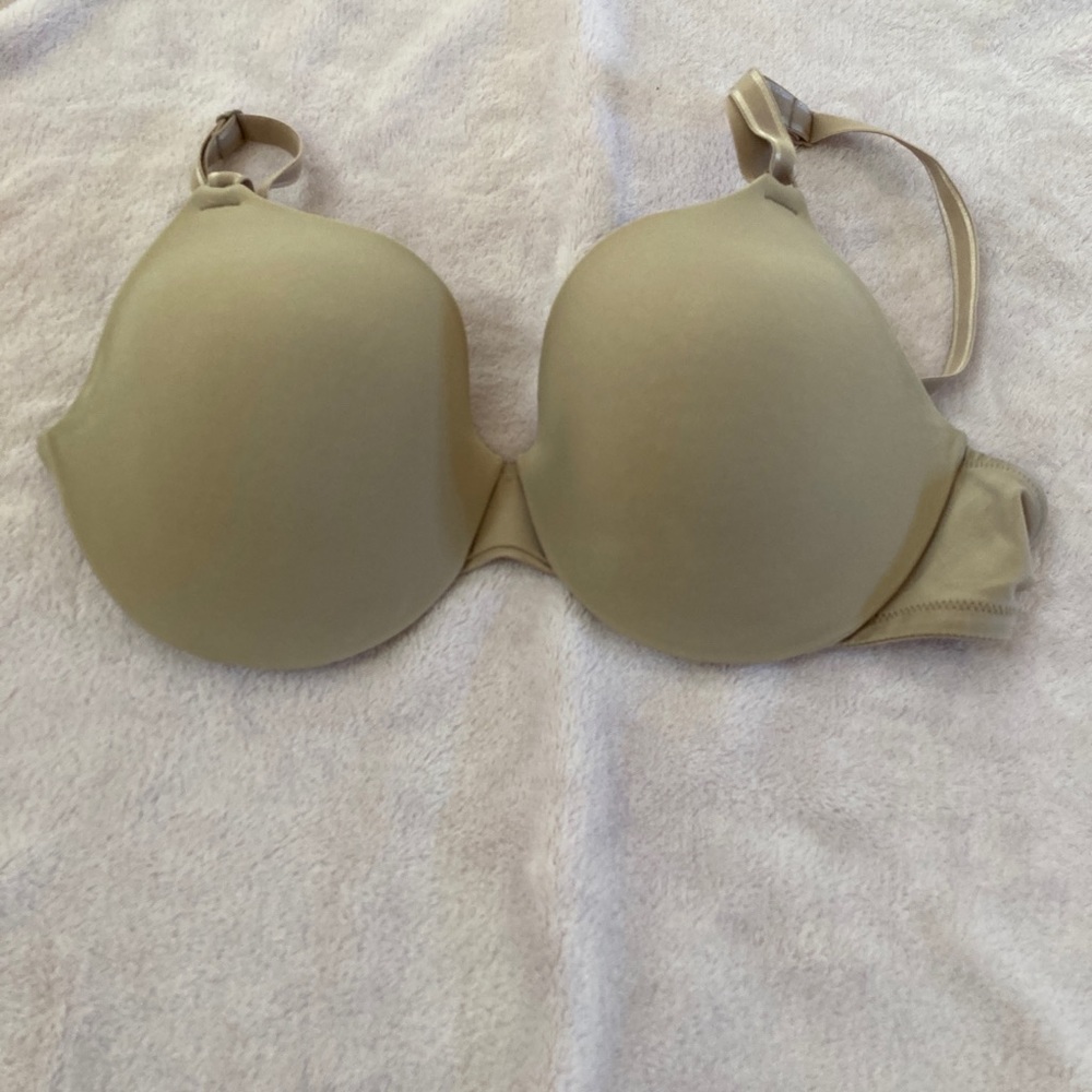Bra - Warner’s. Women’s. EUC. Nude. Lightly padded.